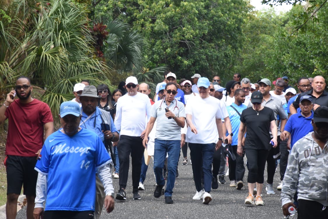 MESCYT holds a “Health Walk” in the Botanical Garden | De Último Minuto English