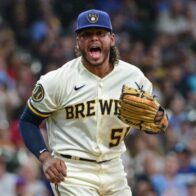 With 8 strikeouts, Peralta leads the Brewers to victory over Toronto | De Último Minuto English