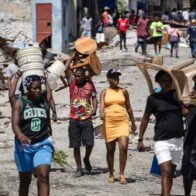 Haiti asks displaced people not to return to their neighborhoods so as not to serve as a shield for gangs | De Último Minuto English