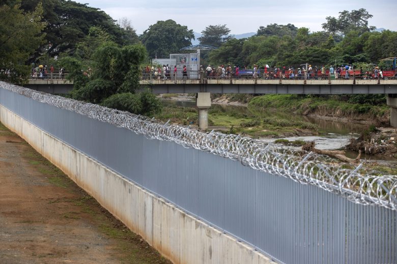 A Haitian dead and a Dominican soldier injured after an incident in the border area | De Último Minuto English