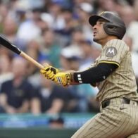 Ramón Laureano fractures a finger and is out of the Wild Card Series | De Último Minuto English