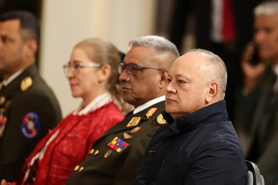 Cabello asks Venezuelans to prepare on "all fronts" in the face of US deployment. | De Último Minuto English