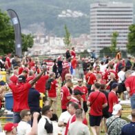 Manchester City sacks a waiter for working in a Manchester United shirt | De Último Minuto English