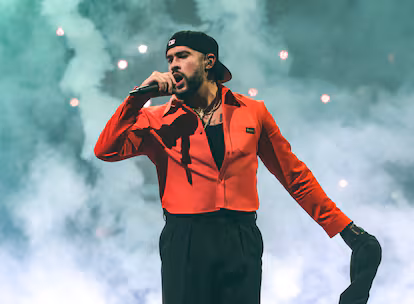Bad Bunny concludes his residency in Puerto Rico urging to combat hate with love | De Último Minuto English