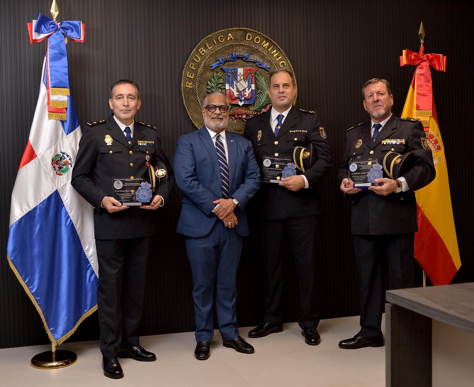Consul in Madrid acknowledges support from the Spanish Police for Dominicans | De Último Minuto English