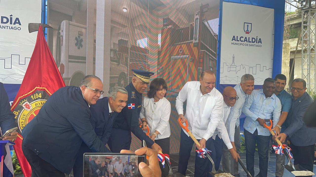 After 15 years of abandonment, work on the Central Fire Station in Santiago is restarted. | De Último Minuto English