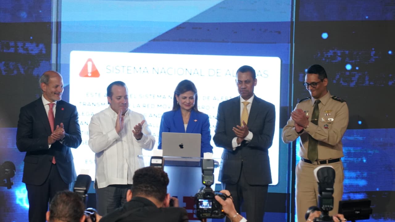 Indotel and 9-1-1 launch the first phase of the National Alert System | De Último Minuto English