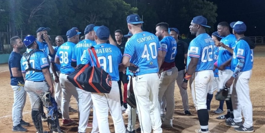 Centro y Comercio in Marchan wins and goes for divisional champions in DN softball | De Último Minuto English