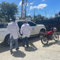 Authorities conduct investigation at a shopping center following the death of five men in an alleged shootout with the Police in Santiago | De Último Minuto English