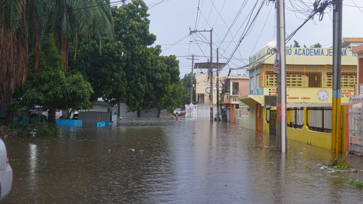 Residents of the Los Mameyes sector without an emergency plan in the face of a tropical wave causing flooding in SDE | De Último Minuto English