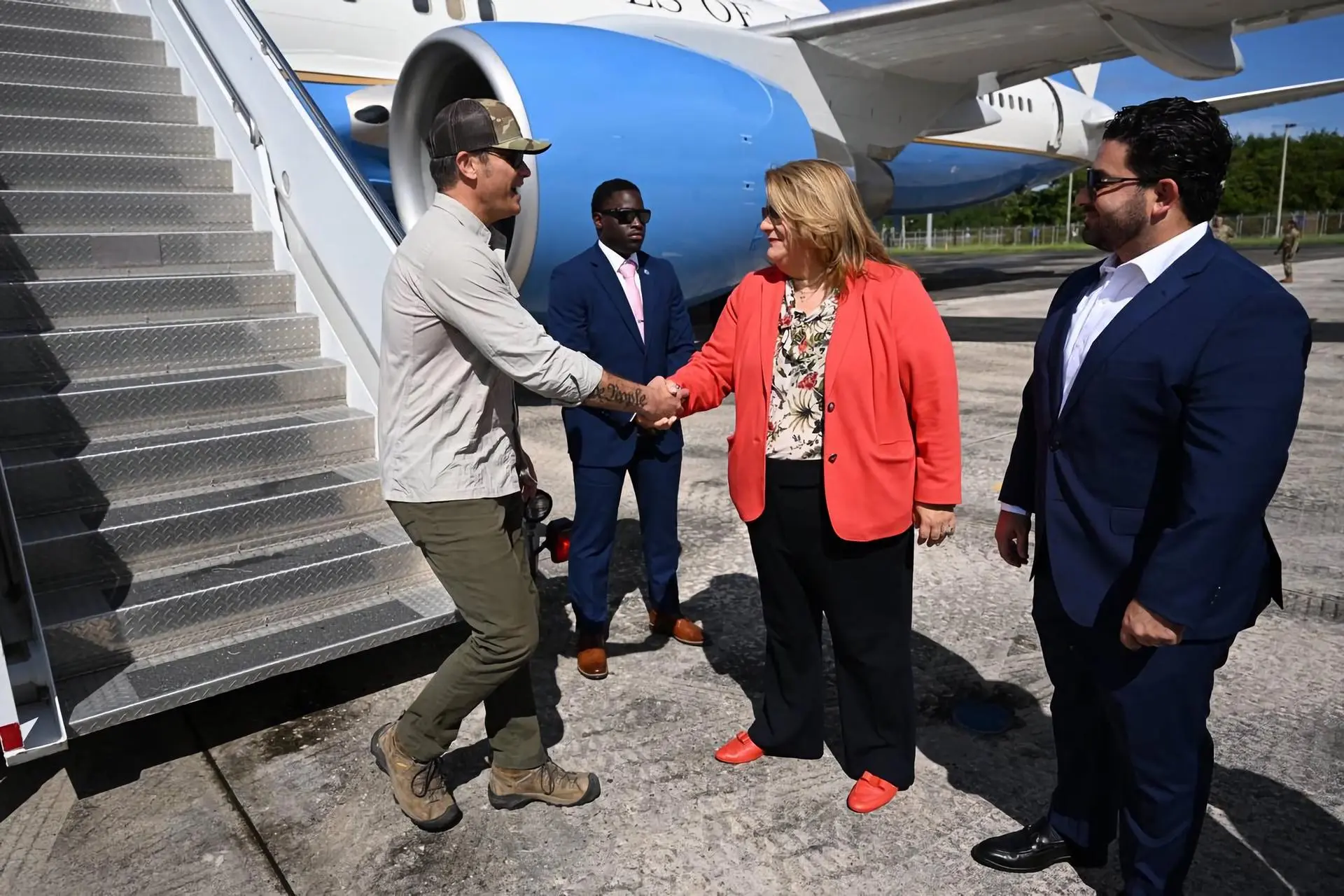 Puerto Rican independence supporter calls receiving the US Secretary of War "submission" | De Último Minuto English