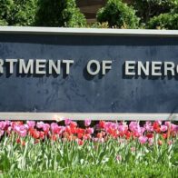 The Trump administration cancels hundreds of renewable energy projects in Democratic states | De Último Minuto English