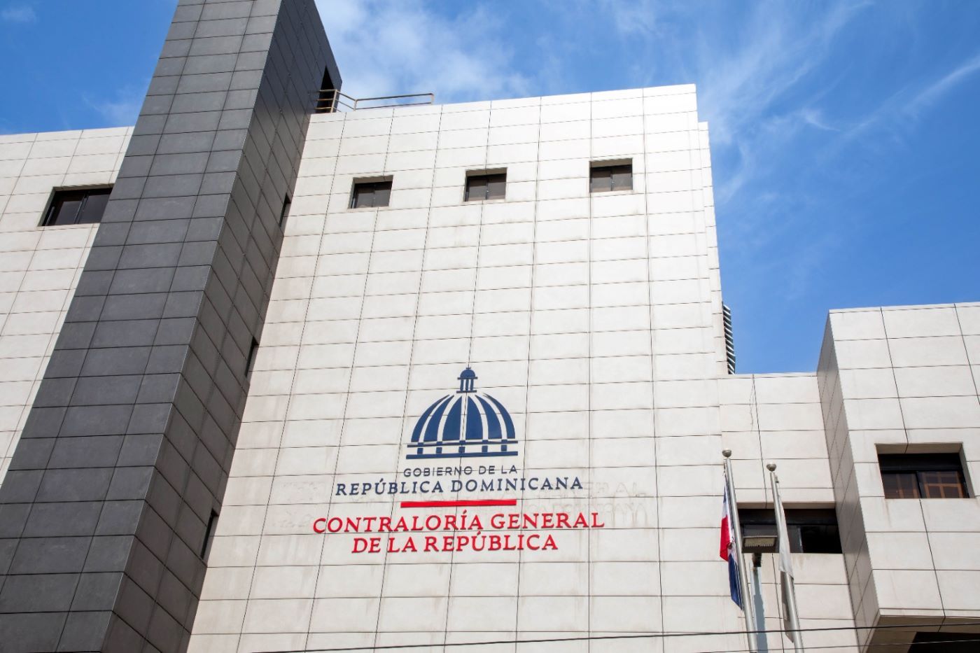 Abinader orders the opening of the Comptroller's Office and Treasury for end-of-month payments; banks will be able to open their doors | De Último Minuto English