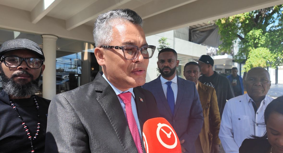 Carlos Peña calls for peace and justice after the death of UASD security | De Último Minuto English