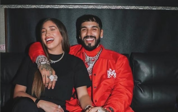 Anuel AA was in the company of his girlfriend Laury Saveedra at his presentation at Billboard | De Último Minuto English