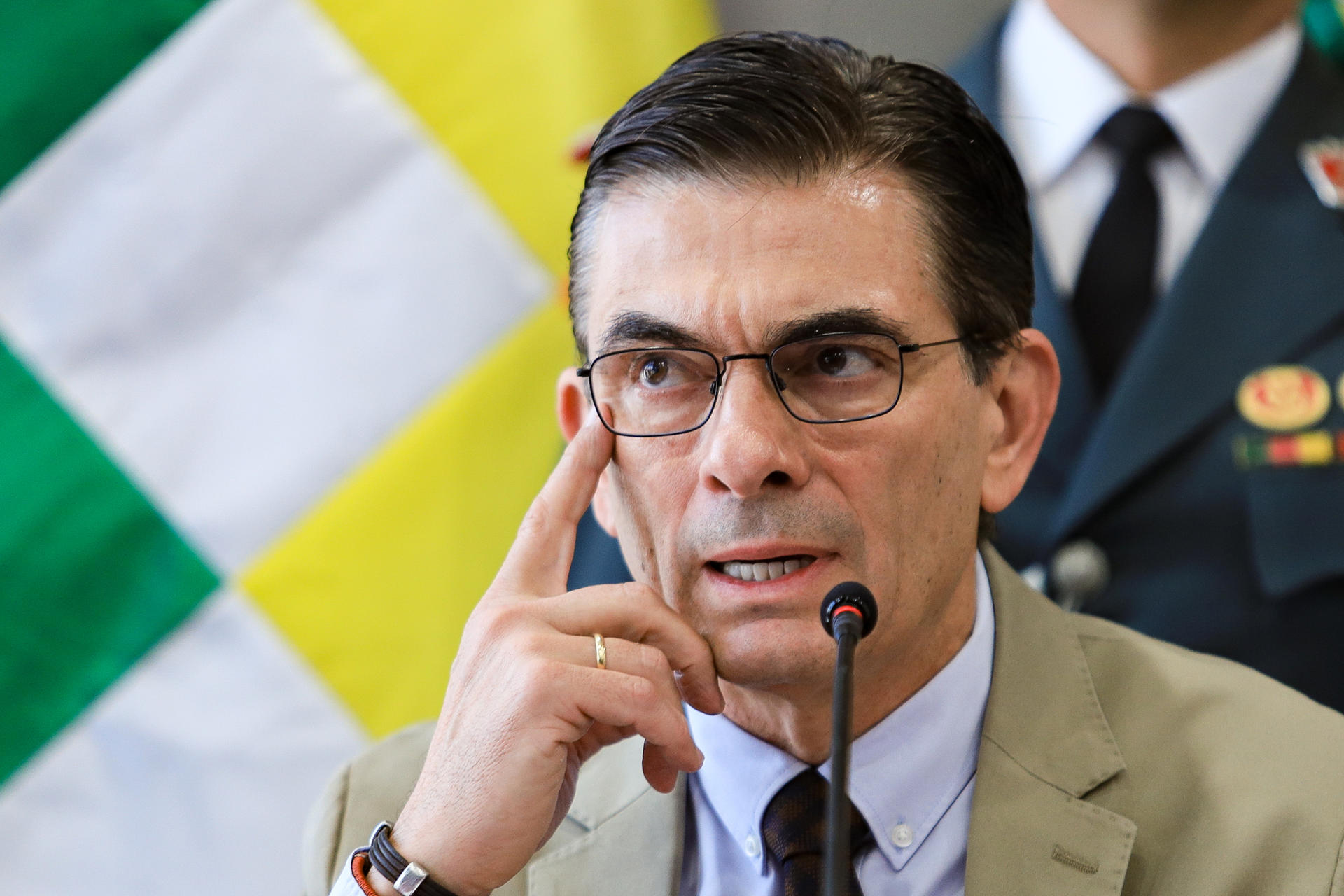 Gobierno de Bolivia anuncia ajuste del presupuesto para bajar el gasto fiscal en un 30 % | De Último Minuto English