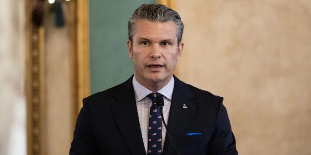 Democratic congressmen accuse the Secretary of Defense of "war crime" in the Caribbean | De Último Minuto English