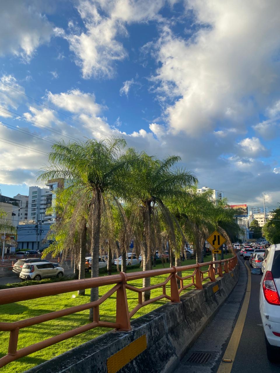 Heavy traffic congestion around the Olympic Stadium prior to the 2nd Bad Bunny concert | De Último Minuto English
