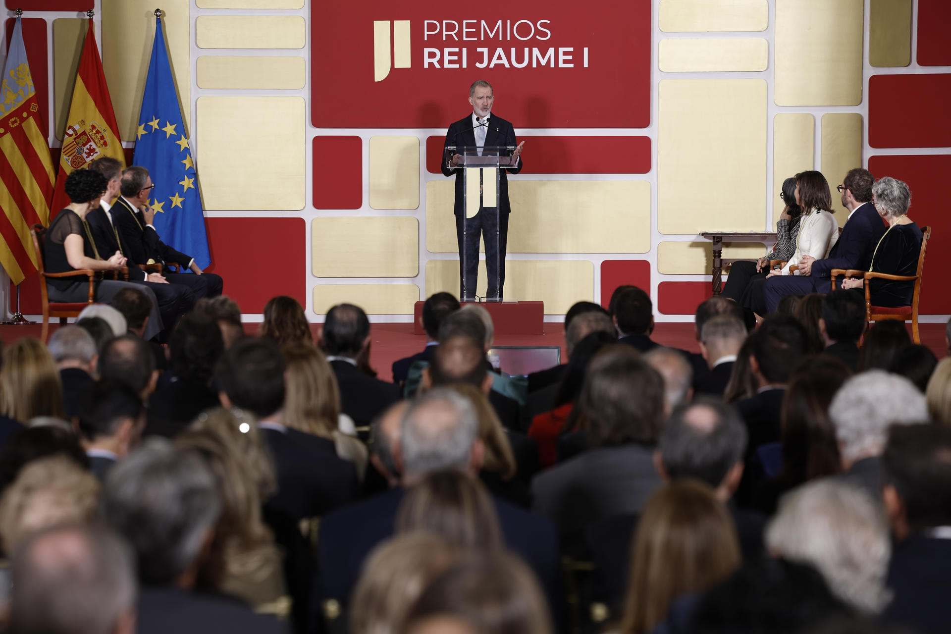 The King of Spain urges to combine efforts to build a powerful science and technology system | De Último Minuto English