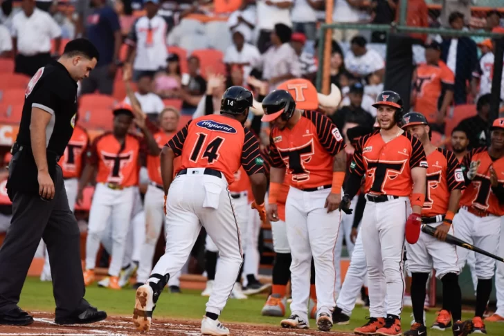 De la Cruz and Sánchez's dominant pitching propel Toros to victory | De Último Minuto English