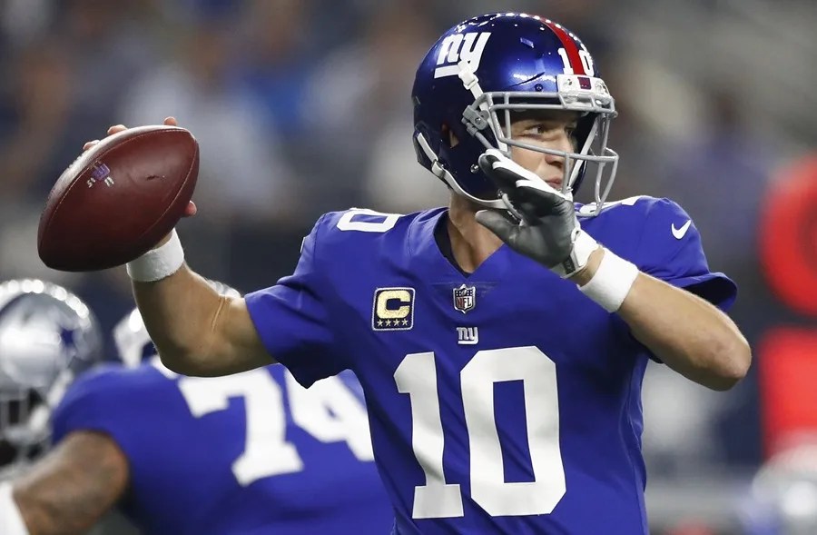 Eli Manning, Drew Brees, and Adam Vinatieri are among the 15 finalists for the 2026 Hall of Fame. | De Último Minuto English