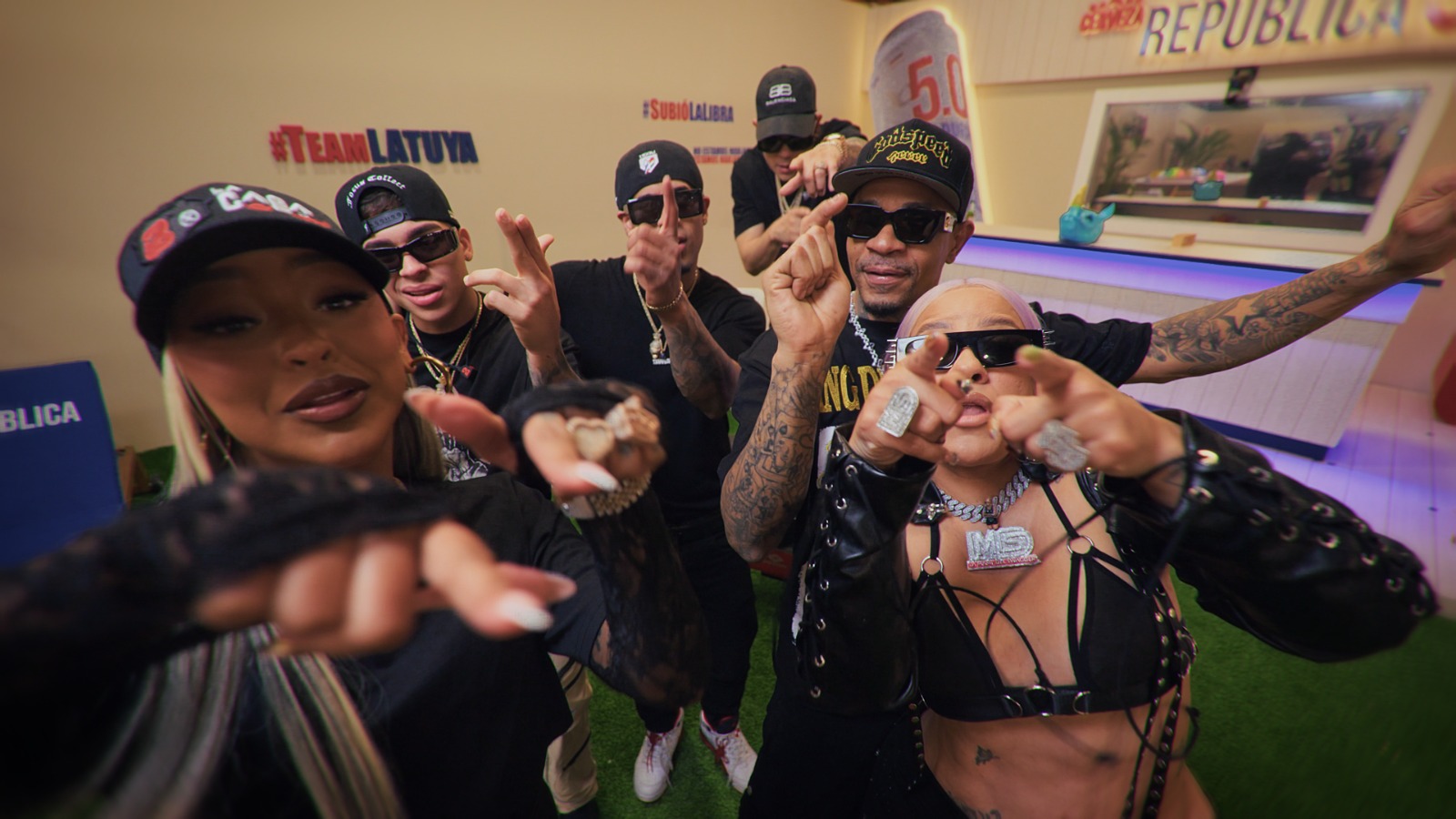 Captain Alo joins 5 talented artists from La Casa de Alofoke in a new hit from Alofoke Music | De Último Minuto English