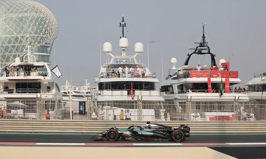 Russell sets the pace in Abu Dhabi while Norris protects his lead and Alonso shows strength in the run-up to qualifying | De Último Minuto English