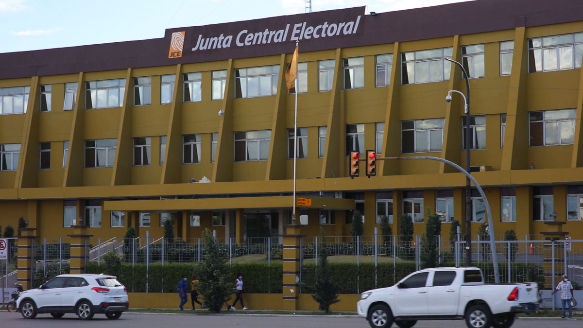 Repeated announcements about the new ID card: timeline of changes and projections of the JCE | De Último Minuto English