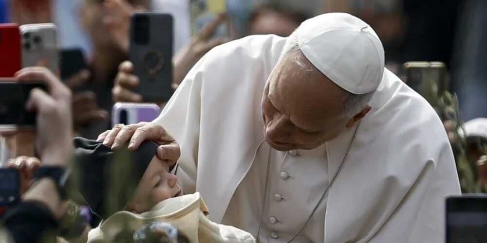 El papa lavará los pies a 12 sacerdotes en San Juan de Letrán en su primera Semana Santa | De Último Minuto English