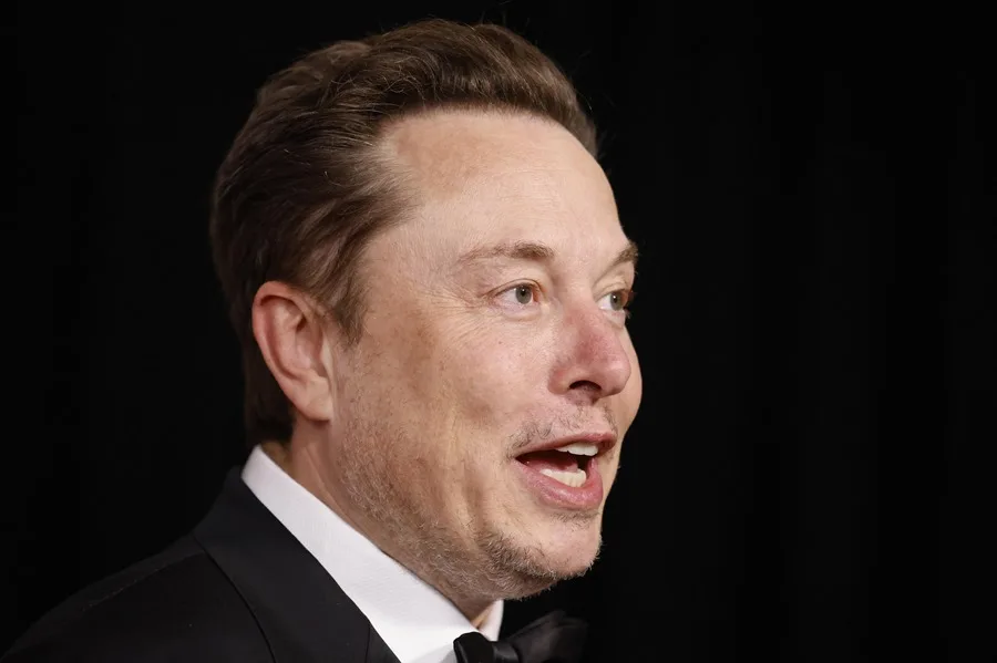 Elon Musk, the richest man in the world, says he was "a fool" for funding OpenAI | De Último Minuto English