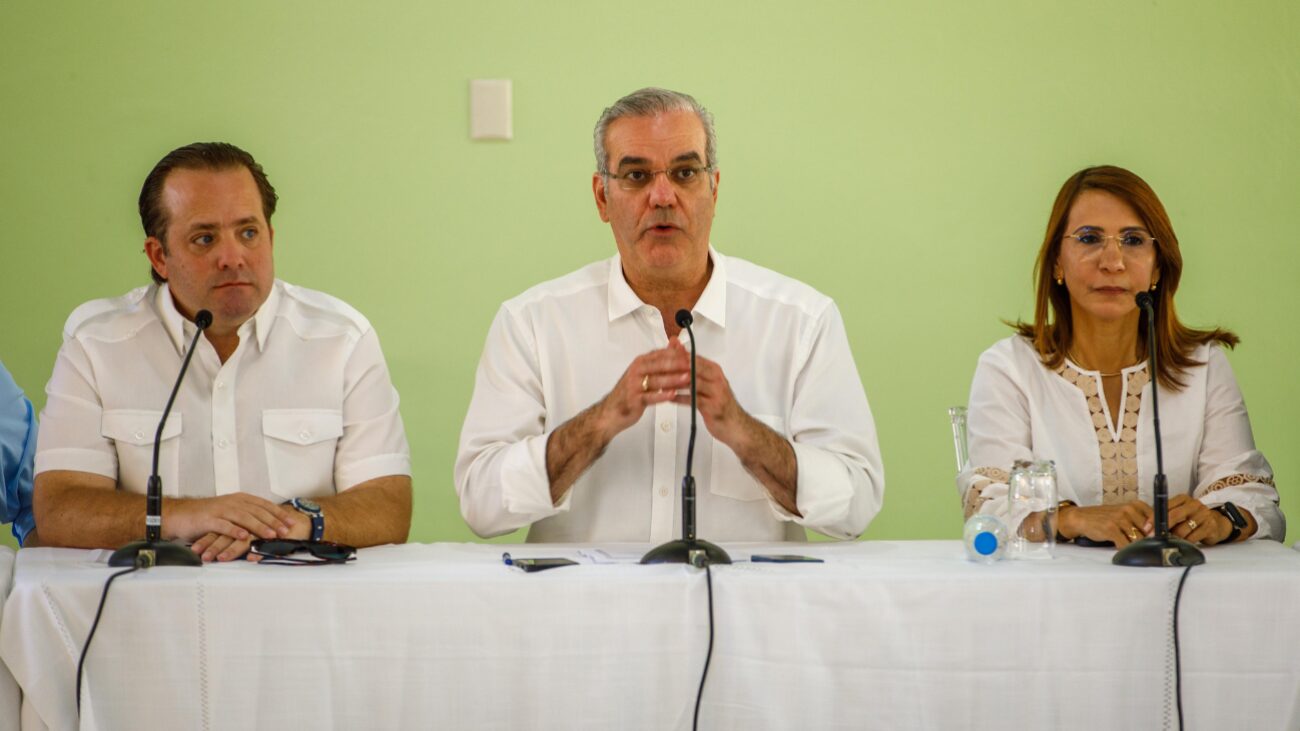 Abinader announces construction of 112 apartments for those affected by the rains in Villa Montellano, Puerto Plata | De Último Minuto English