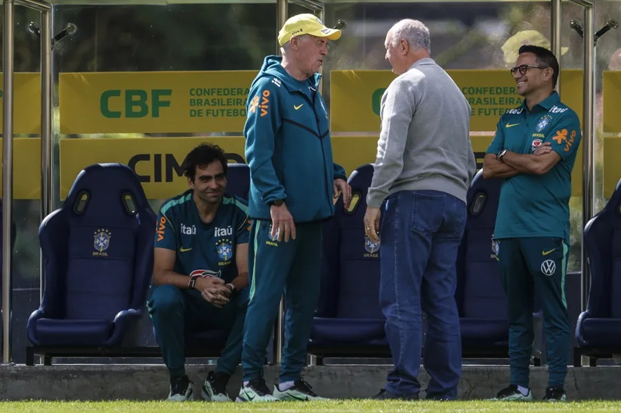 Ancelotti and Scolari exchange ideas in the training of the Brazilian national team | De Último Minuto English