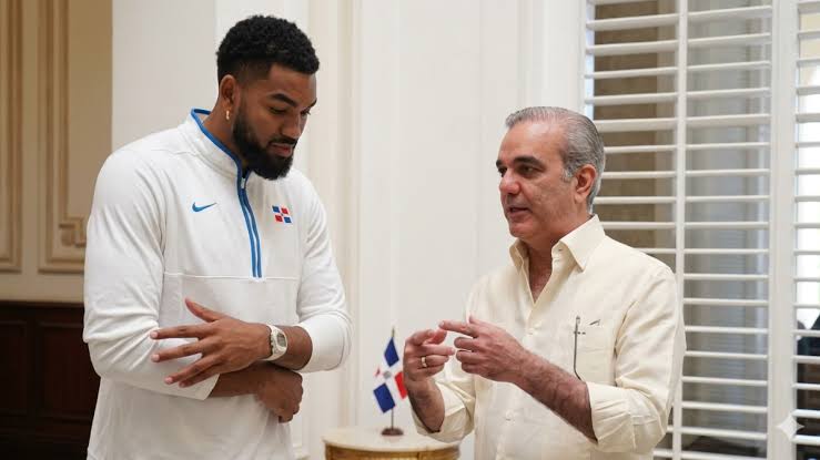 President Abinader congratulates Karl-Anthony Towns for leading the Knicks to the NBA Finals