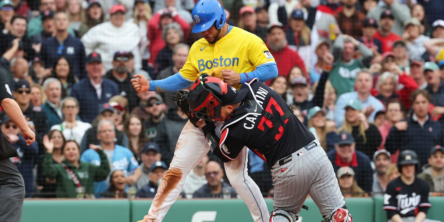 Benches clear after collision between Contreras and Caratini at Fenway Park | De Último Minuto English