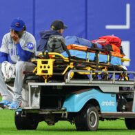 "Edward Cabrera leaves injured and on a stretcher during Cubs vs. Mets game" | De Último Minuto English