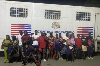 "Migration employees arrested for trafficking undocumented Haitians" | De Último Minuto English