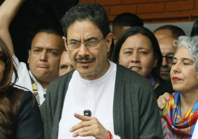 "Iván Cepeda votes confident in a comeback that will lead him to the Presidency of Colombia" | De Último Minuto English