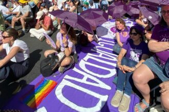 Women's and LGTBI+ groups attend the Pope's mass with their demands | De Último Minuto English