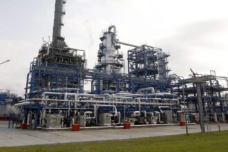 "US authorizes the sale of Iranian crude for 60 days following progress in peace talks" | De Último Minuto English