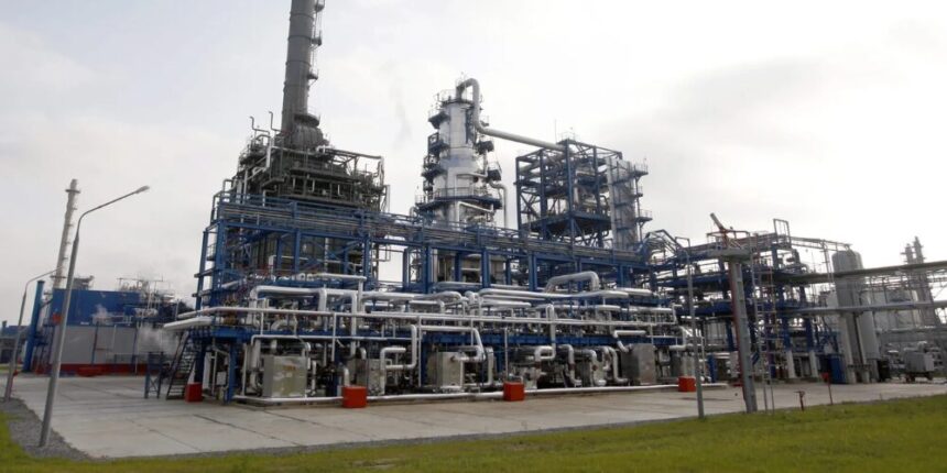 "US authorizes the sale of Iranian crude for 60 days following progress in peace talks" | De Último Minuto English