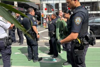Gunshots and chaos in New York following the celebrations for the Knicks' title | De Último Minuto English