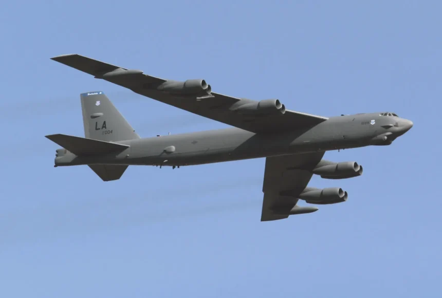 Eight people die in a U.S. B-52 bomber crash in California | De Último Minuto English