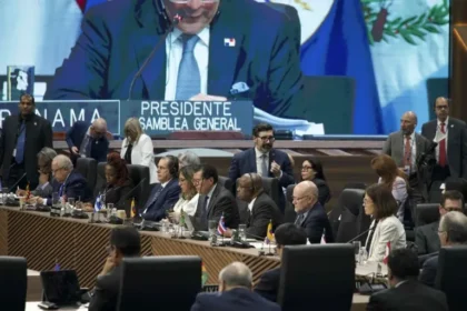 "The OAS calls on Argentina and the United Kingdom to resume negotiations over the Malvinas" | De Último Minuto English