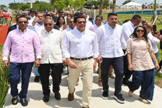 David Collado oversees construction work in Bajos de Haina | De Último Minuto English