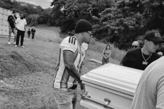 Michael Flores says his final goodbye to his niece | De Último Minuto English