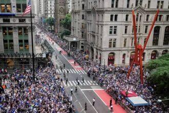Karl-Anthony Towns leads the Knicks' party in a historic championship parade in New York | De Último Minuto English