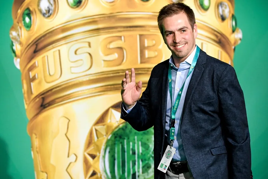 “Former German international Philipp Lahm lashes out at Infantino and accuses him of “selling” the World Cup”