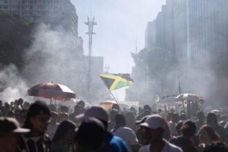 "Thousands of people march to demand the legalization of marijuana in Brazil" | De Último Minuto English