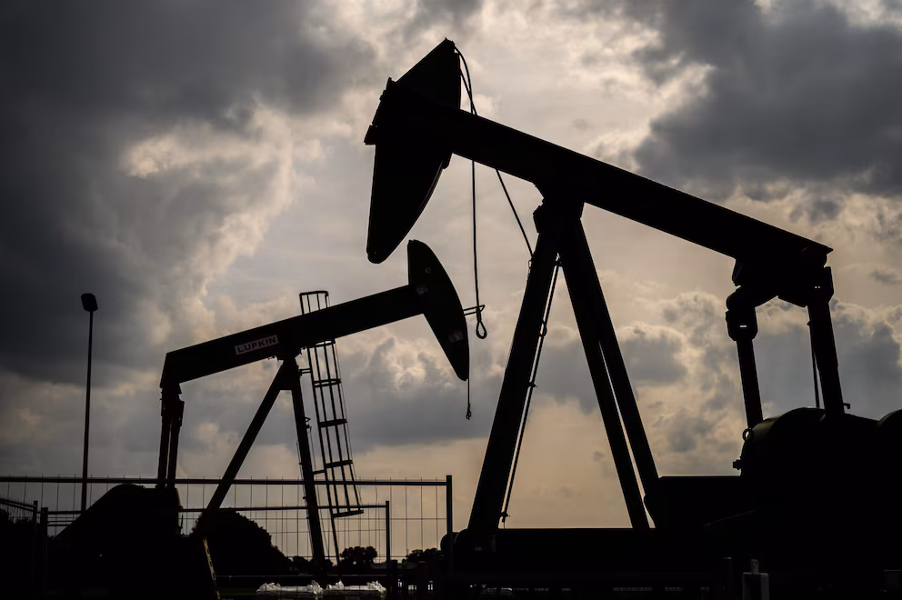 The Brent crude oil barrel reached 100 dollars due to the extension of the war in the Middle East | De Último Minuto English