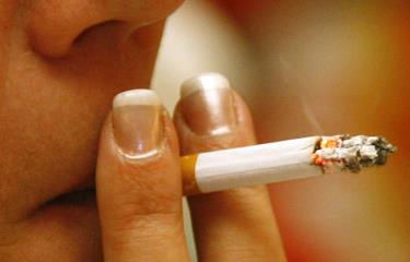 Spain approves tightening the anti-smoking law, which bans smoking on terraces and beaches | De Último Minuto English